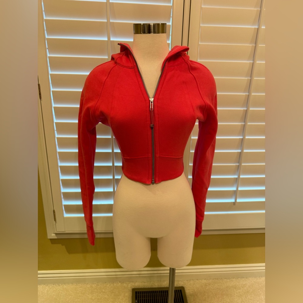 Lululemon Cropped Scuba Hoodie (No Size Tag, fits like a XS/S)